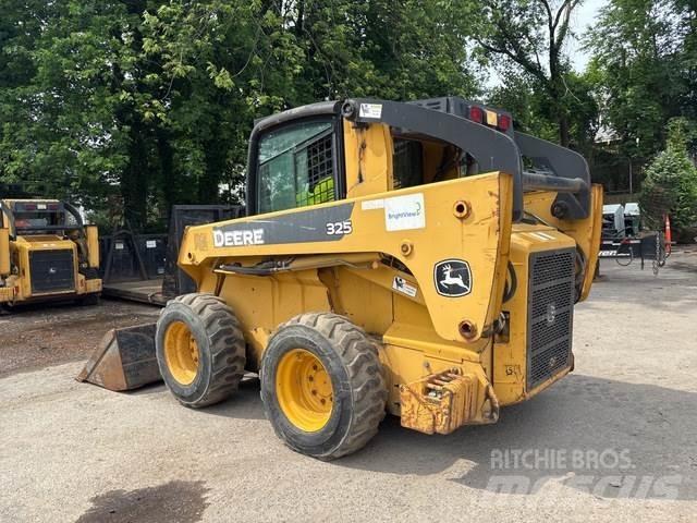 John Deere 325 Skid steer mini utovarivači