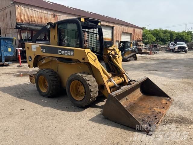 John Deere 325 Skid steer mini utovarivači