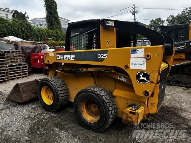 John Deere 325 Skid steer mini utovarivači
