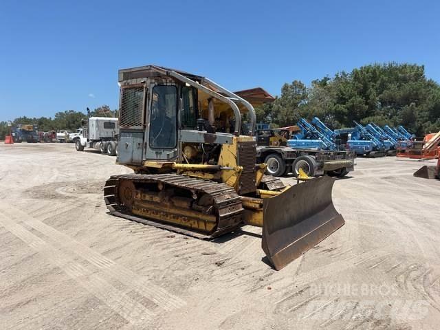 Komatsu D39P-1 Buldožeri guseničari