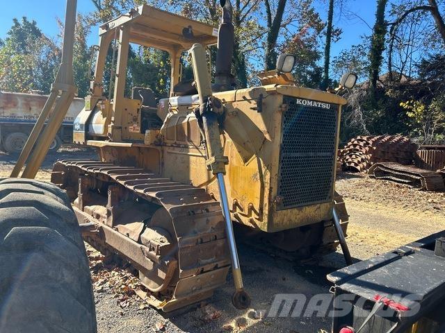 Komatsu D68E-1 Buldožeri guseničari