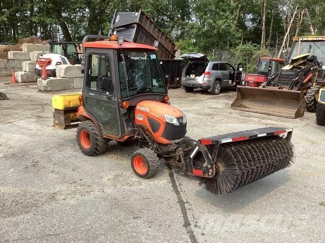 Kubota BX2380 Manji traktori