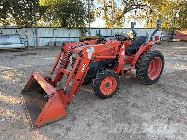 Kubota L2800D Traktori
