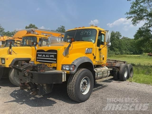 Mack 700 Snežne daske i plugovi
