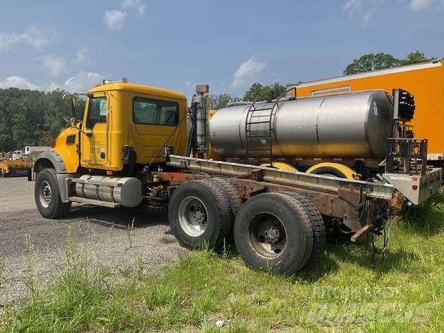 Mack 700 Snežne daske i plugovi