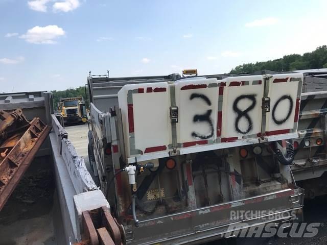 Mack 700 Snežne daske i plugovi