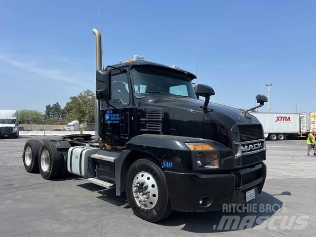 Mack AN64T Tegljači