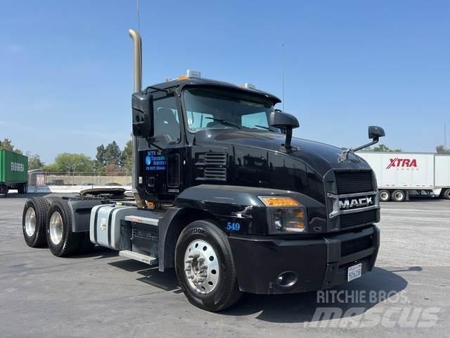 Mack AN64T Tegljači