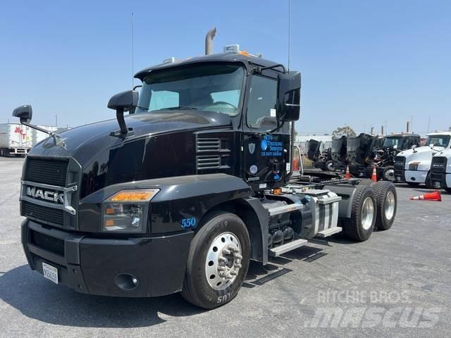 Mack AN64T Tegljači