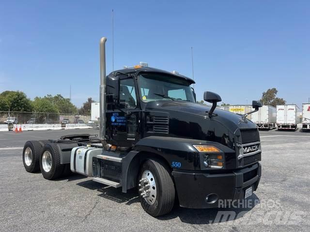 Mack AN64T Tegljači