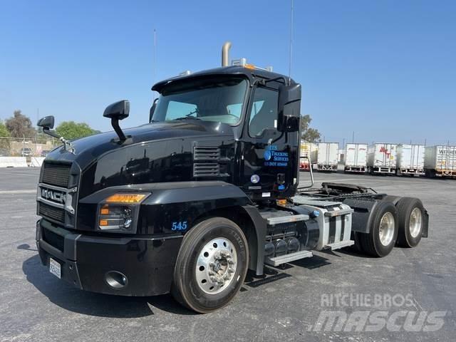 Mack AN64T Tegljači
