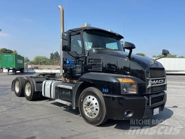 Mack AN64T Tegljači