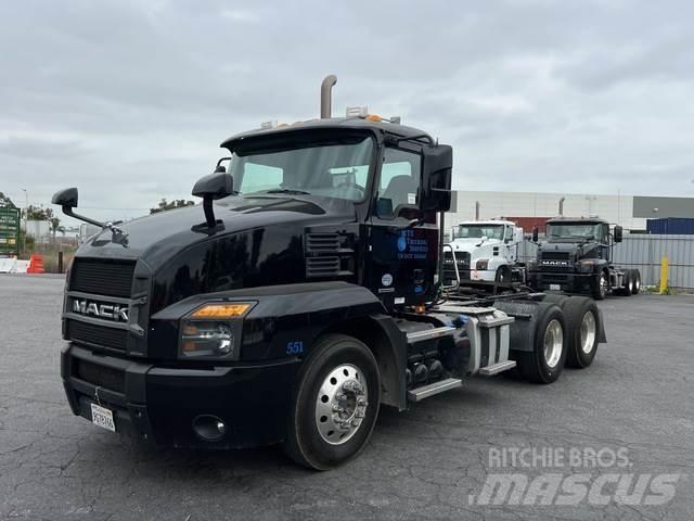 Mack AN64T Tegljači