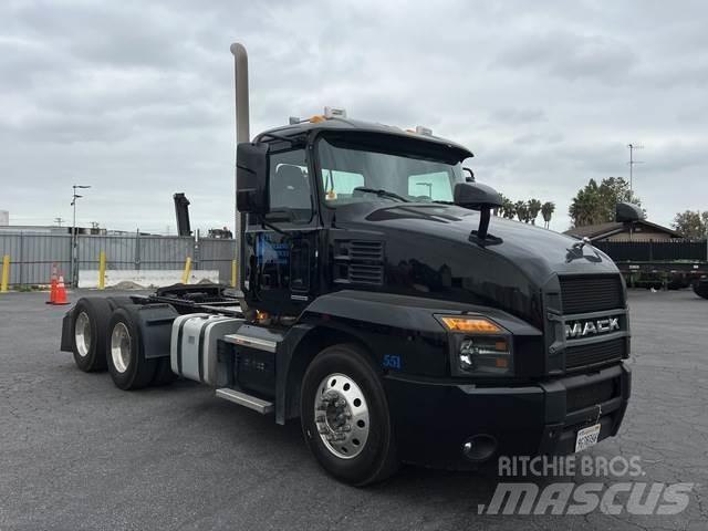 Mack AN64T Tegljači