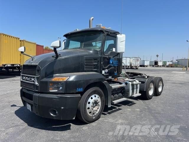 Mack AN64T Tegljači