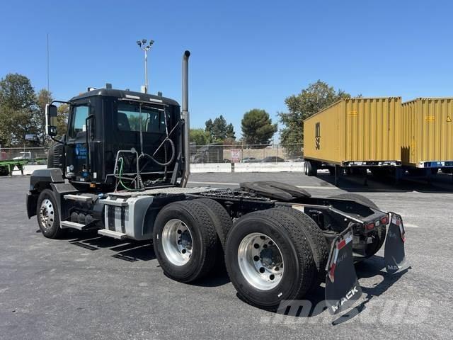 Mack AN64T Tegljači