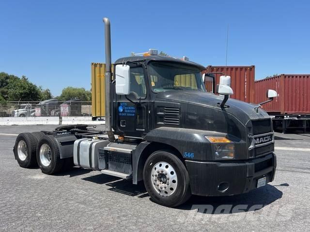 Mack AN64T Tegljači
