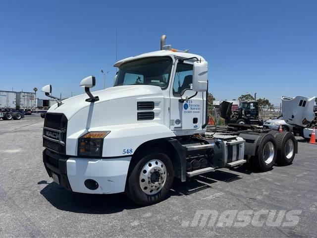 Mack AN64T Tegljači