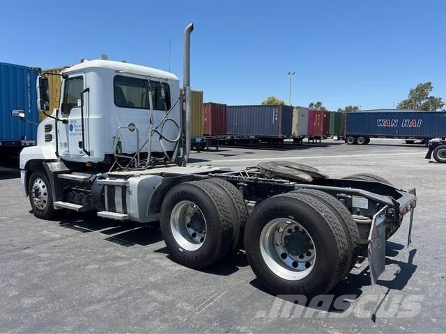 Mack AN64T Tegljači