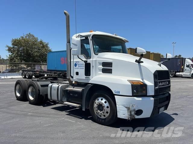 Mack AN64T Tegljači