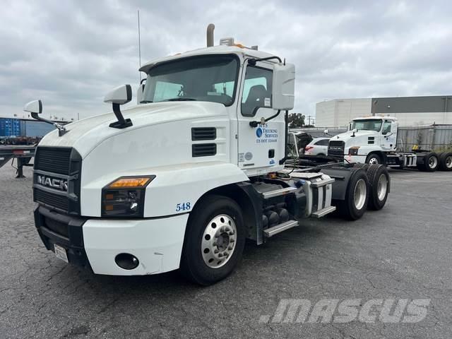 Mack AN64T Tegljači