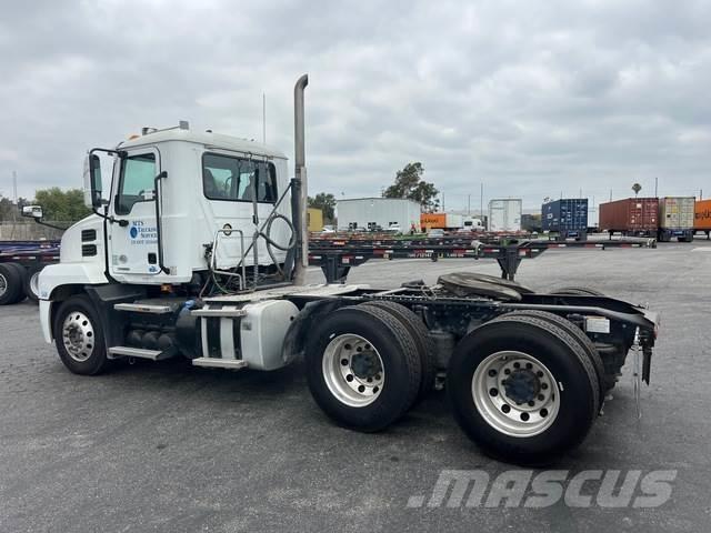 Mack AN64T Tegljači