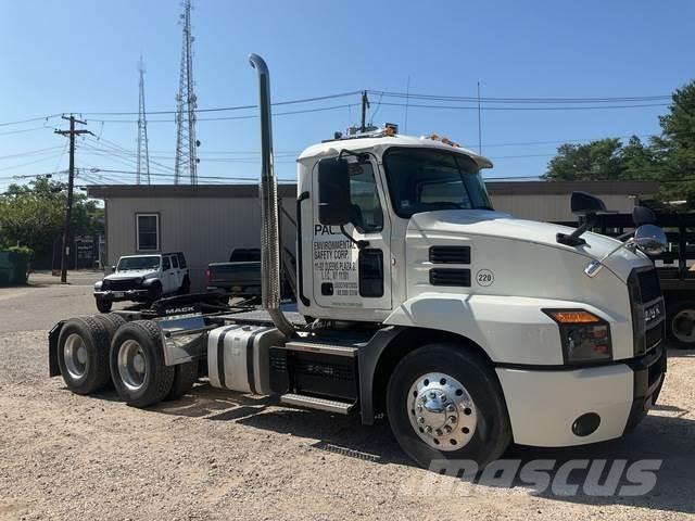 Mack AN64T Tegljači