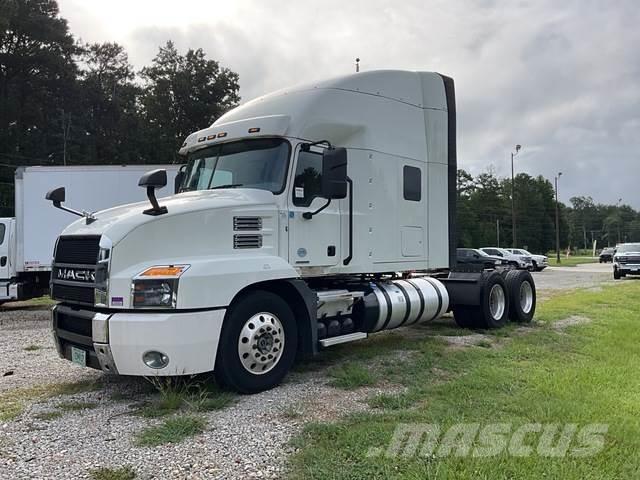Mack AN64T Tegljači