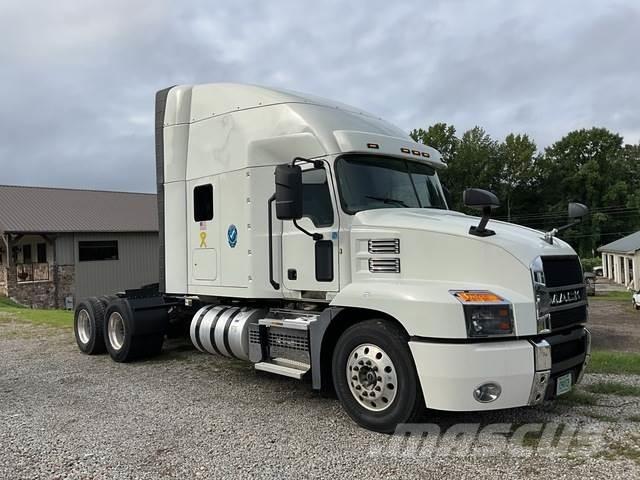 Mack AN64T Tegljači