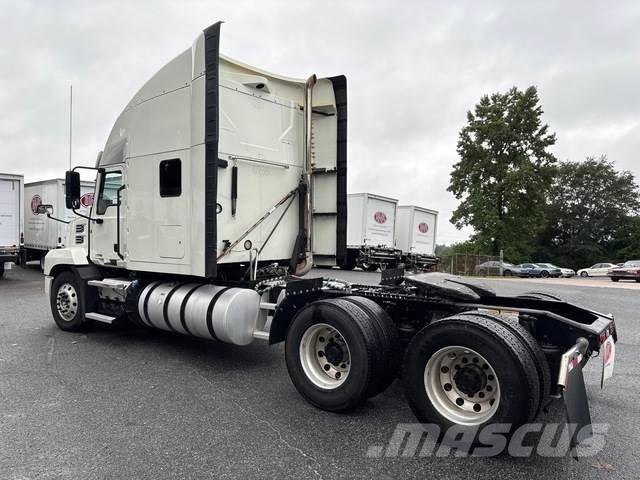 Mack AN64T Tegljači