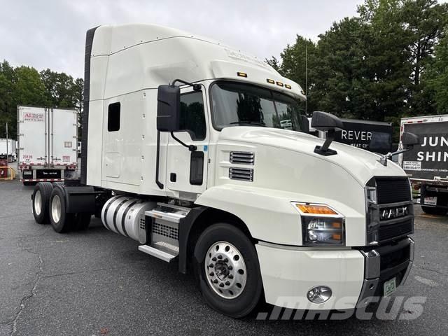 Mack AN64T Tegljači