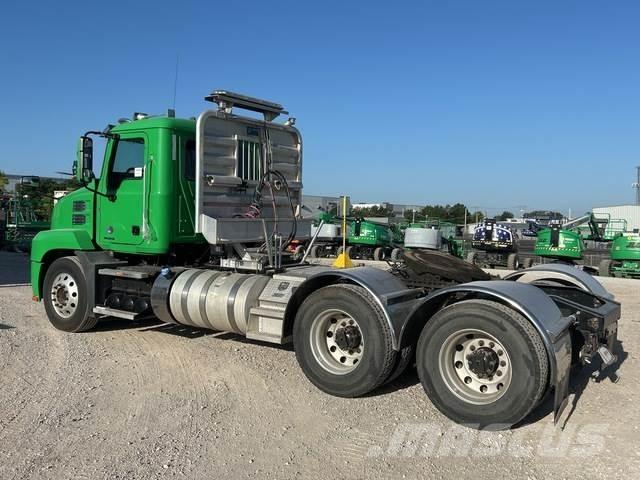 Mack AN64T Tegljači
