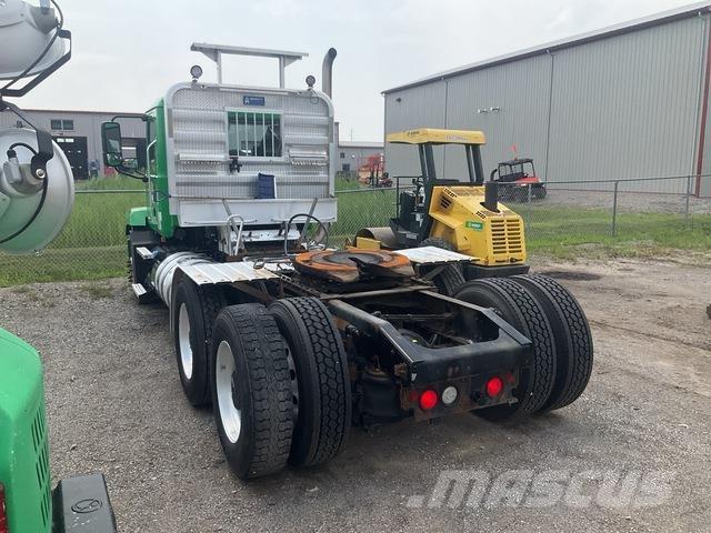 Mack AN64T Tegljači