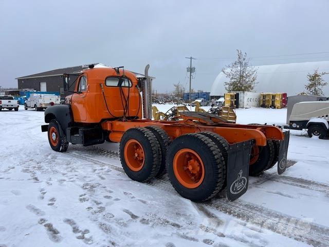 Mack B615T Tegljači