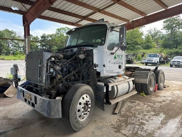 Mack CH613 Tegljači