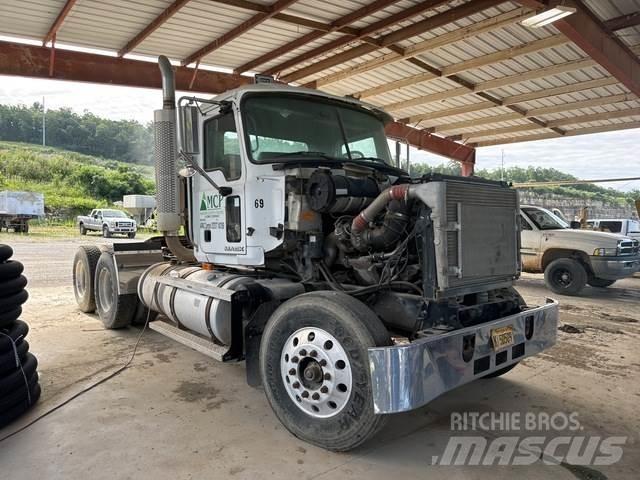 Mack CH613 Tegljači