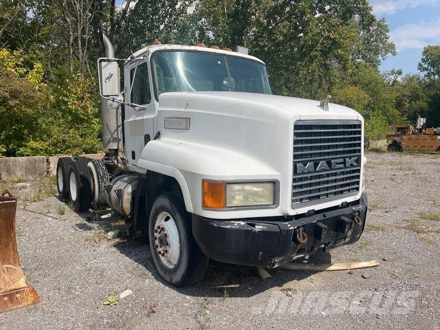 Mack CH613 Tegljači