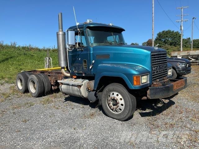 Mack CH613 Kabine i unutrašnjost
