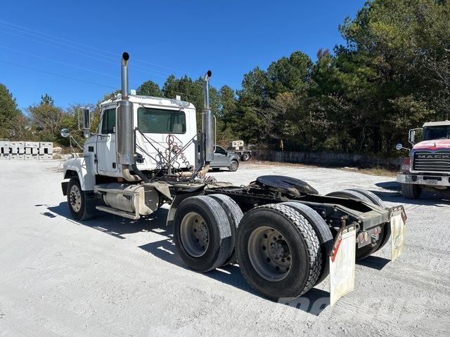 Mack CH613 Tegljači