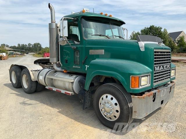 Mack CHN613 Tegljači