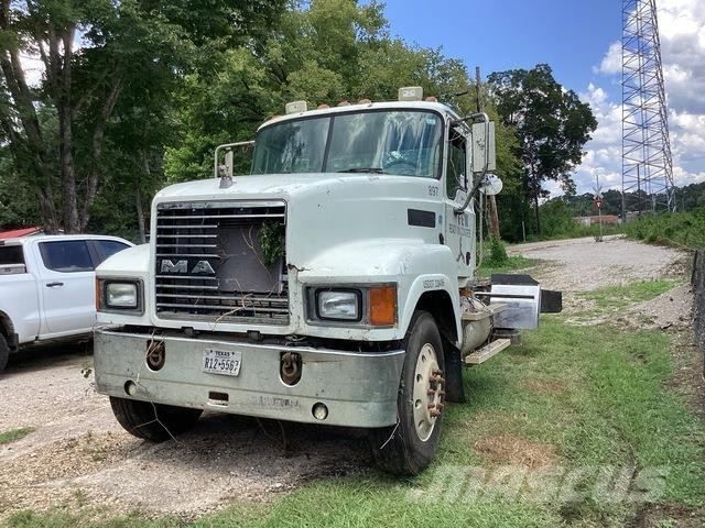 Mack CHN613 Kabine i unutrašnjost