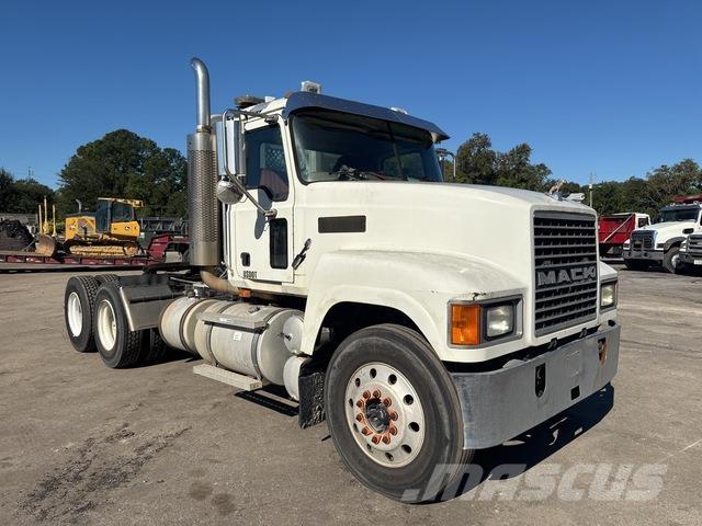 Mack CHN613 Tegljači