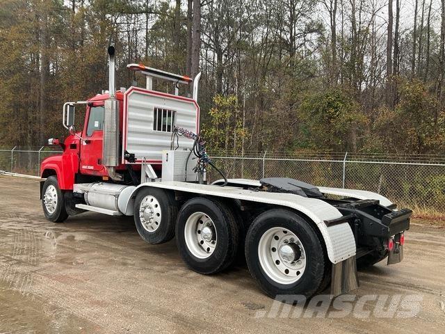 Mack CHN613 Tegljači