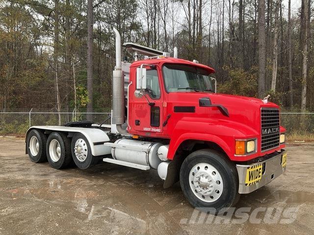 Mack CHN613 Tegljači