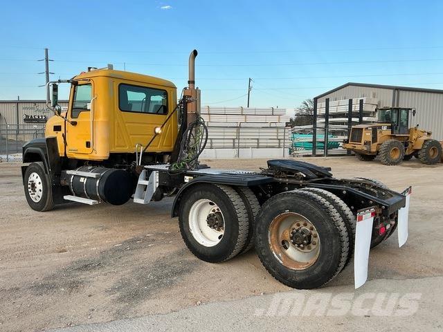 Mack CHU613 Tegljači