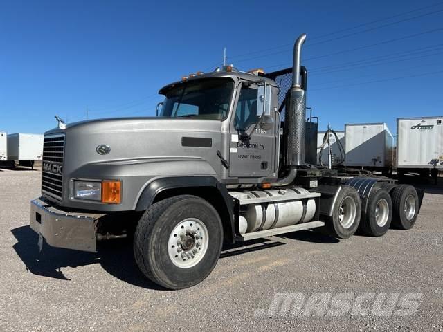 Mack CL713 Tegljači