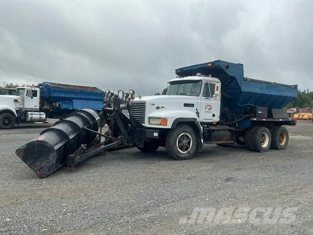 Mack CL713 Snežne daske i plugovi