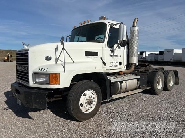 Mack CL733 Tegljači