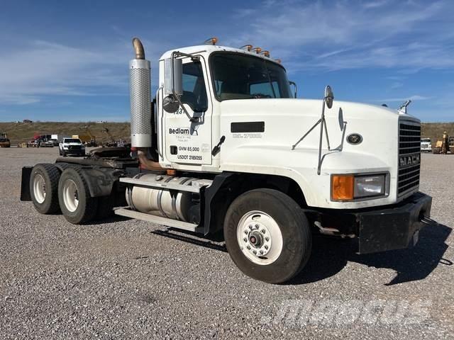 Mack CL733 Tegljači