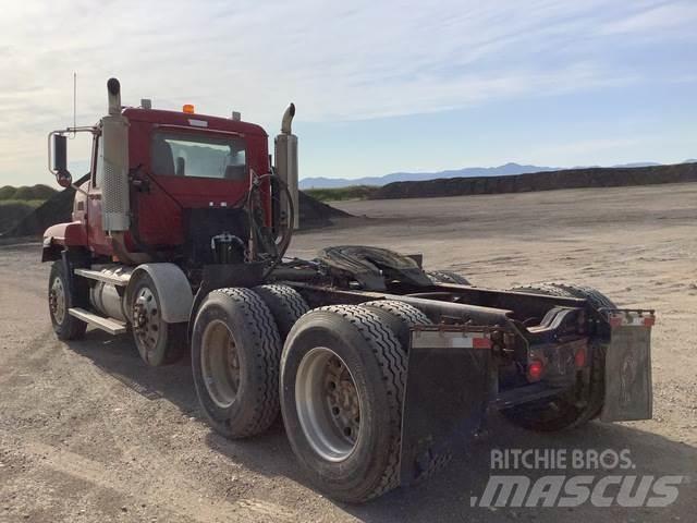 Mack CL733 Tegljači